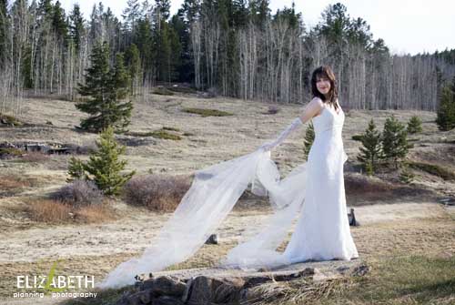 beautiful mountain bride in Colorado