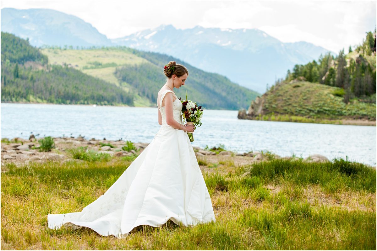 bridal portrait, bridal bouquet, keystone ranch, mountain wedding planning colorado